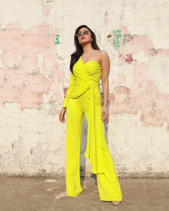 bZfSAKPYB.js - kiara advani 66